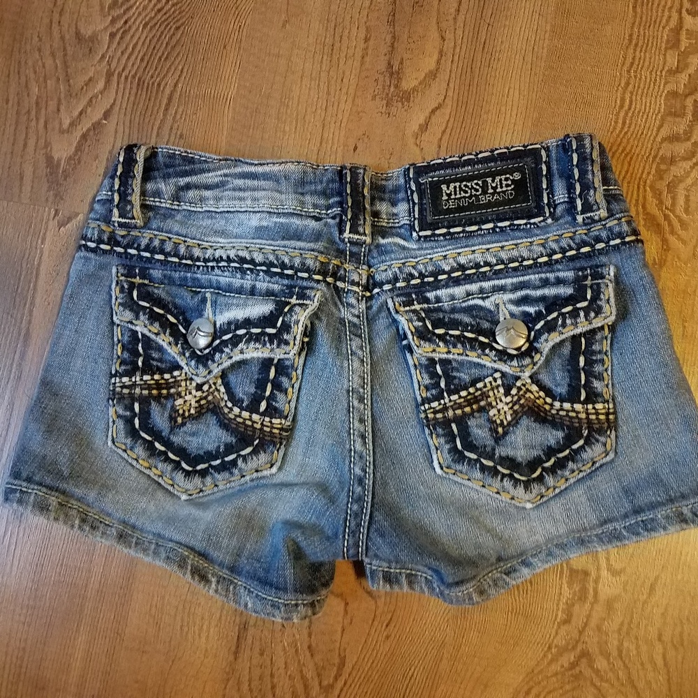 Miss Me size 25 shorts